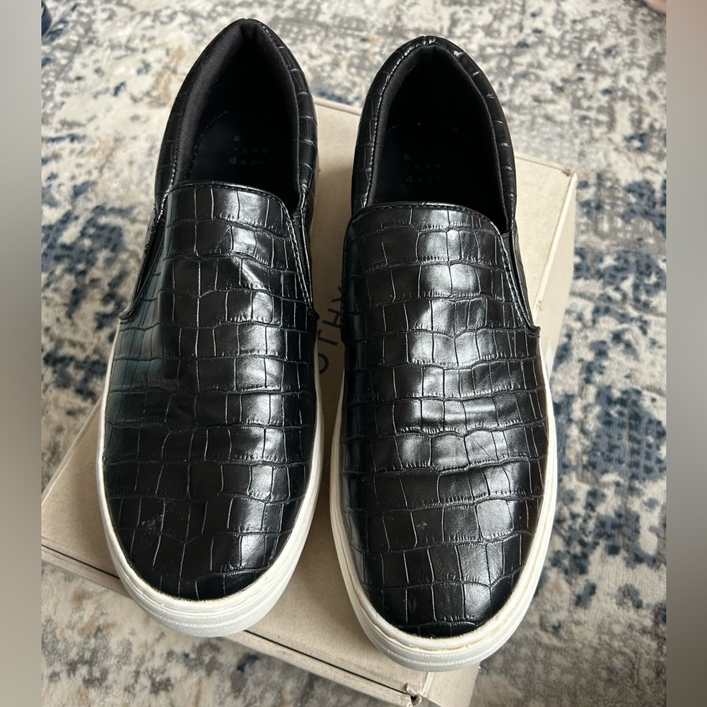 a new day Black Textured Slip-On Loafers